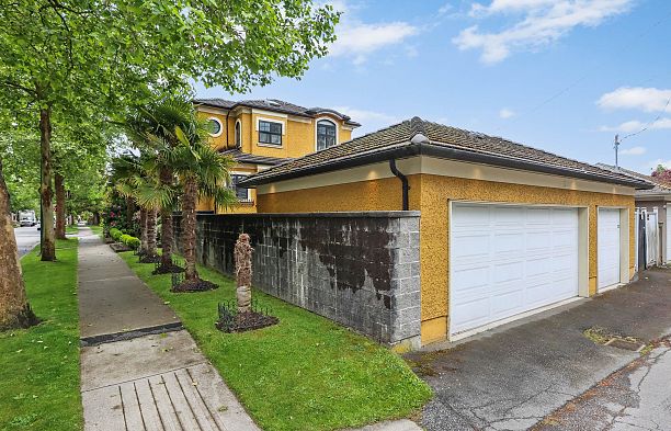 3593 Mackenzie Street Arbutus
