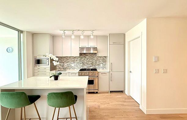 307 4355 W 10th Avenue Point Grey