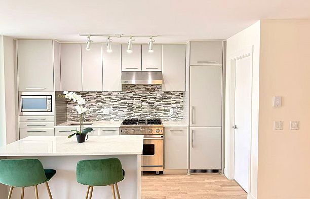 307 4355 W 10th Avenue Point Grey
