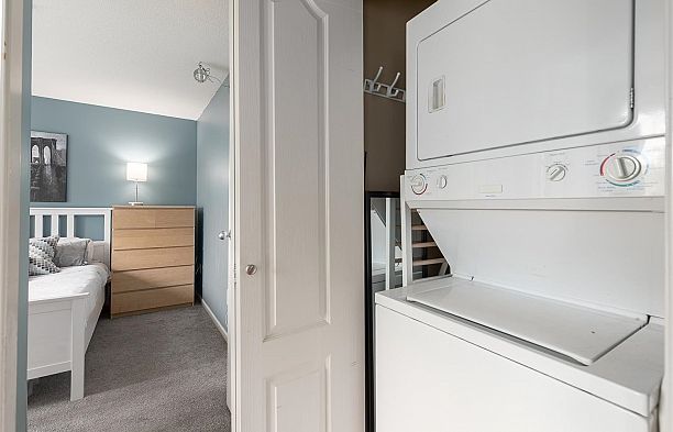 406 189 Ontario Place Main