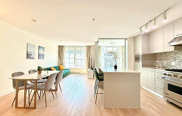 307 4355 W 10th Avenue Point Grey