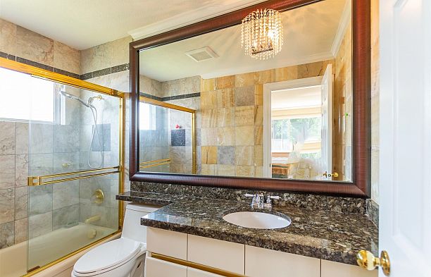 1369 W 55th Avenue South Granville