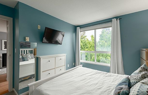 406 189 Ontario Place Main