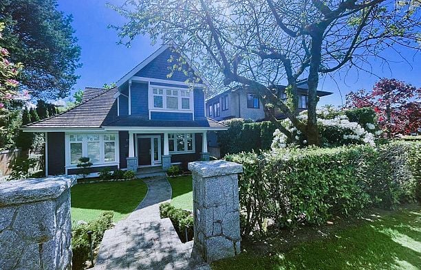 2716 W 37th Avenue Kerrisdale