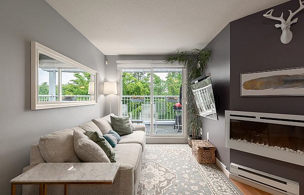 406 189 Ontario Place Main