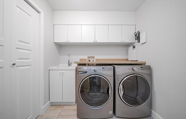 2716 W 37th Avenue Kerrisdale