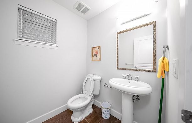 2716 W 37th Avenue Kerrisdale