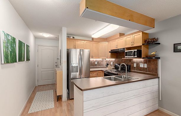 406 189 Ontario Place Main