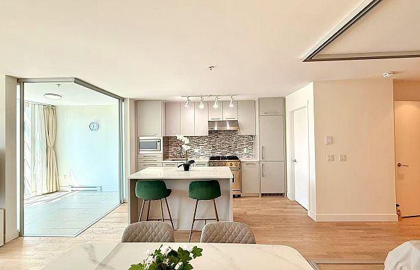 307 4355 W 10th Avenue Point Grey