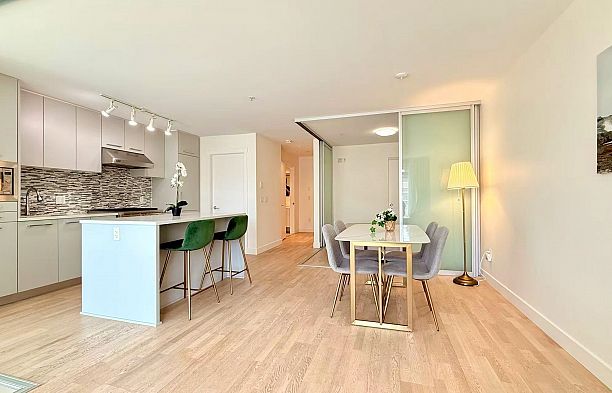 307 4355 W 10th Avenue Point Grey