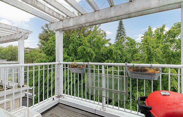 406 189 Ontario Place Main