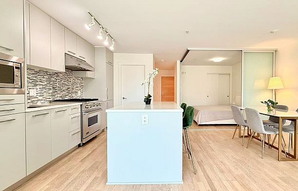 307 4355 W 10th Avenue Point Grey