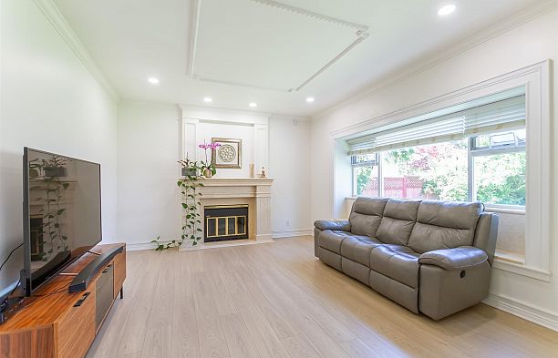 1369 W 55th Avenue South Granville