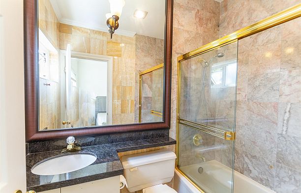 1369 W 55th Avenue South Granville