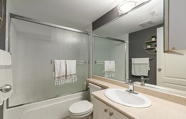406 189 Ontario Place Main