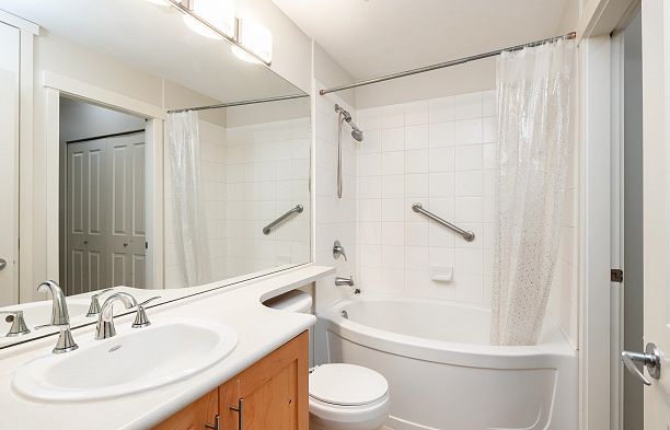 201 4883 Maclure Mews Quilchena