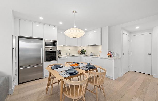 402-2239 W 7th Avenue Kitsilano