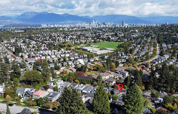 4393 Puget Drive Arbutus