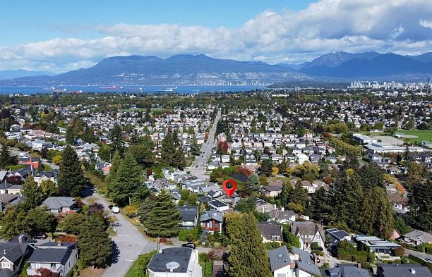 4393 Puget Drive Arbutus