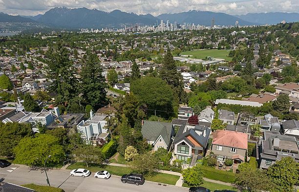 4376 Quesnel Drive Arbutus