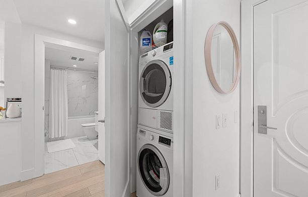 402-2239 W 7th Avenue Kitsilano