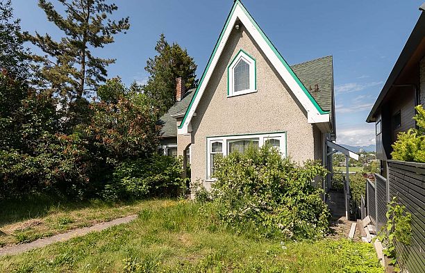 4376 Quesnel Drive Arbutus