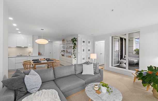 402-2239 W 7th Avenue Kitsilano