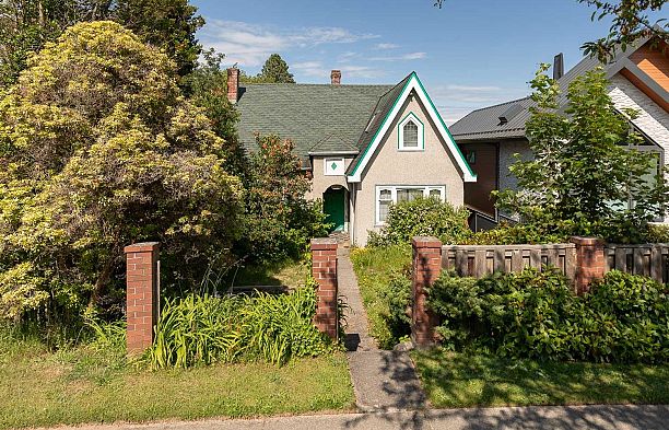 4376 Quesnel Drive Arbutus