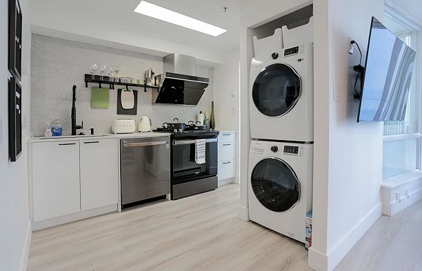 805 1166 Melville Street Coal Harbour