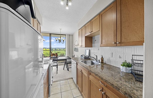 1003 2370 W 2nd Avenue Kitsilano