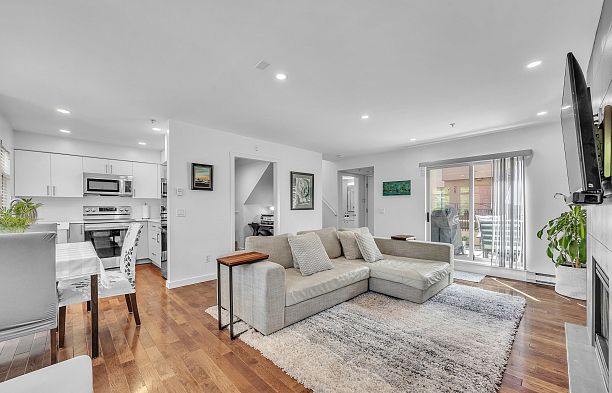 29 3036 W 4 Avenue Kitsilano