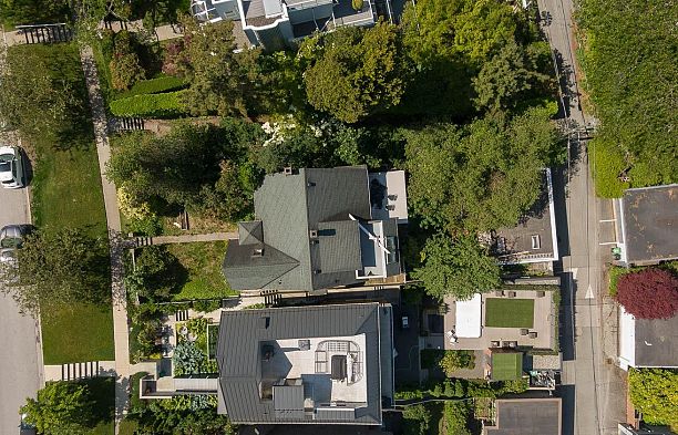 4376 Quesnel Drive Arbutus