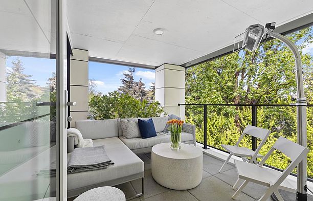 402-2239 W 7th Avenue Kitsilano