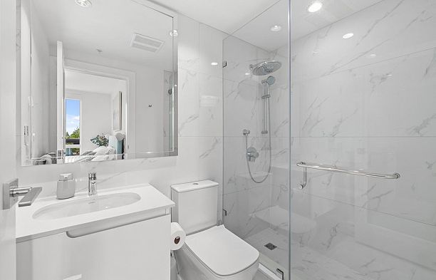 402-2239 W 7th Avenue Kitsilano