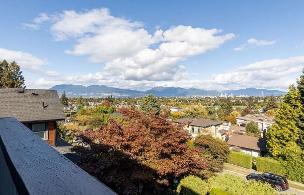 4393 Puget Drive Arbutus