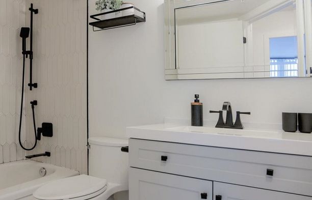 805 1166 Melville Street Coal Harbour