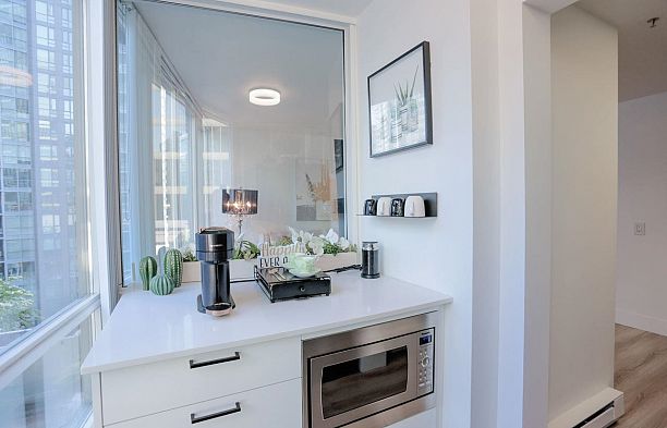 805 1166 Melville Street Coal Harbour