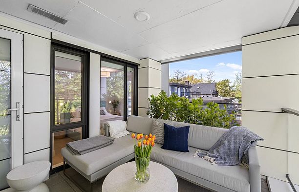 402-2239 W 7th Avenue Kitsilano