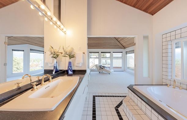 4393 Puget Drive Arbutus