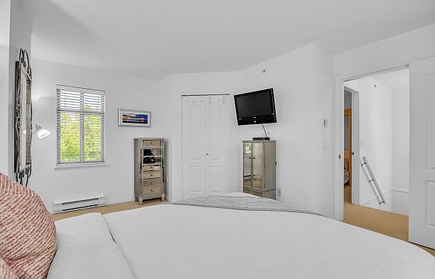 29 3036 W 4 Avenue Kitsilano
