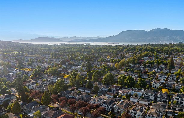 2318 Oliver Crescent Arbutus