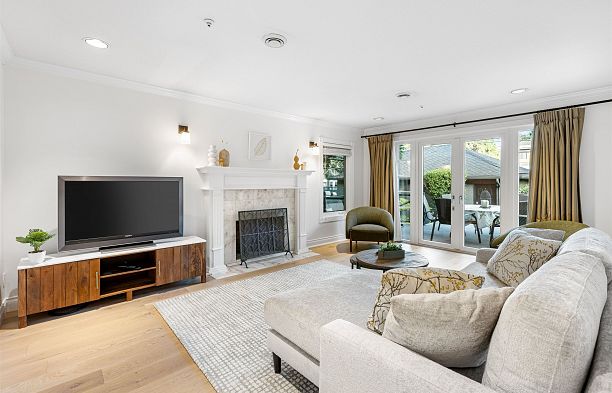 2318 Oliver Crescent Arbutus