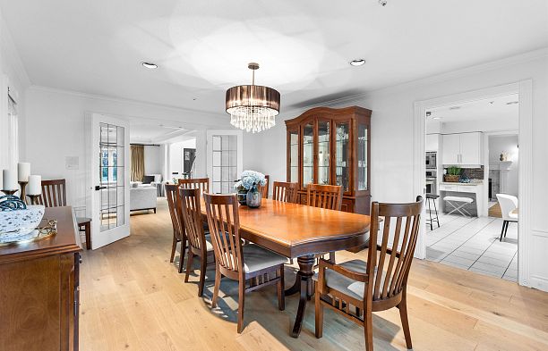 2318 Oliver Crescent Arbutus