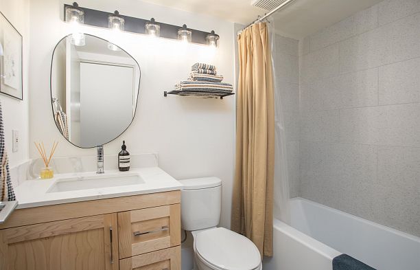 103 3220 W 4th Avenue Kitsilano