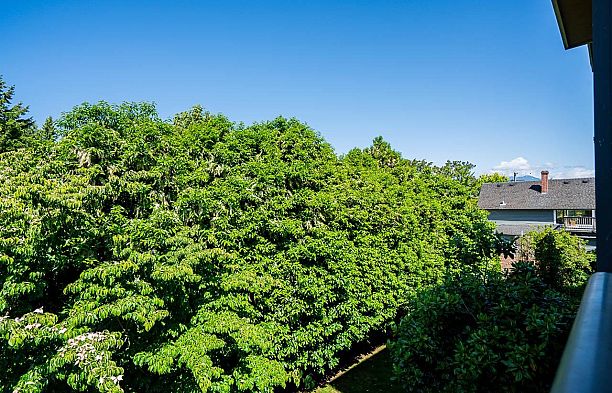 304 2119 Yew Street Kitsilano