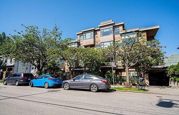 304 2119 Yew Street Kitsilano