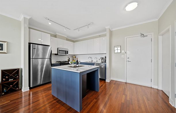 402 2828 Yew Street Kitsilano