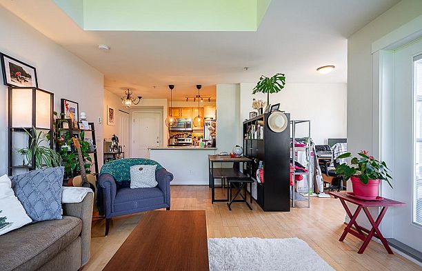 304 2119 Yew Street Kitsilano