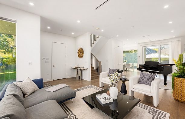 4360 4362 W 8th Avenue Point Grey