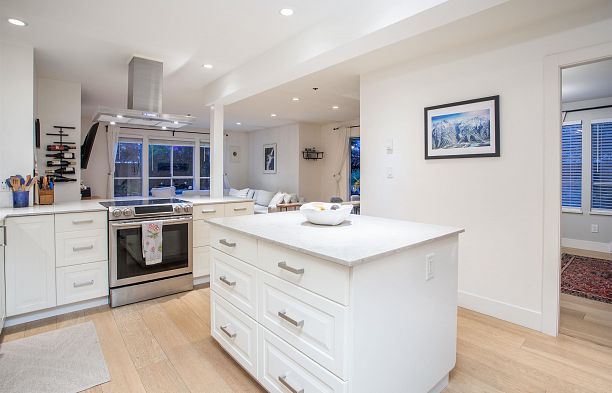 103 3220 W 4th Avenue Kitsilano